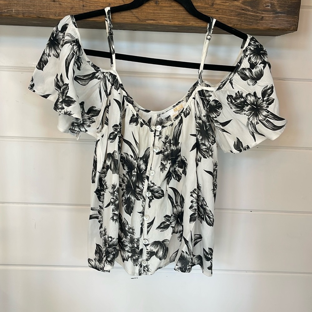 Amuse Society top